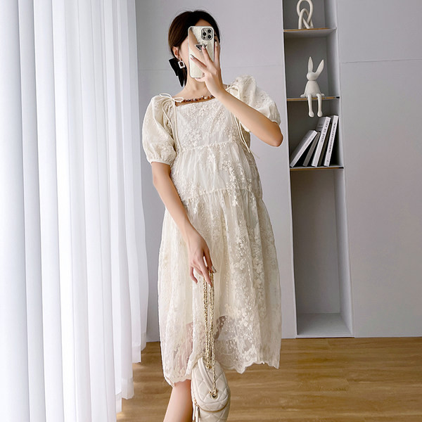 Čipkasta trudnička haljina s četvrtastim izrezom