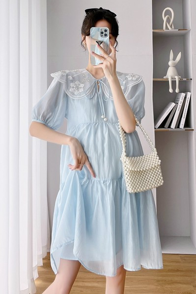 Moderna trudnička haljina s vezom i vezicama