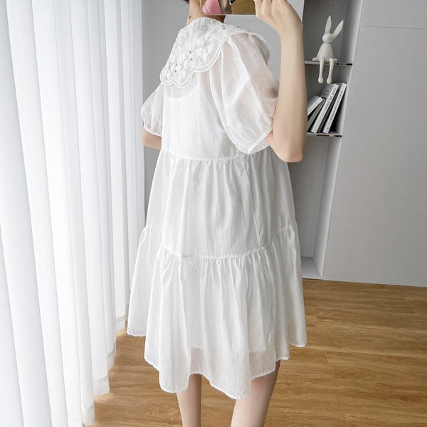 Moderna trudnička haljina s vezom i vezicama