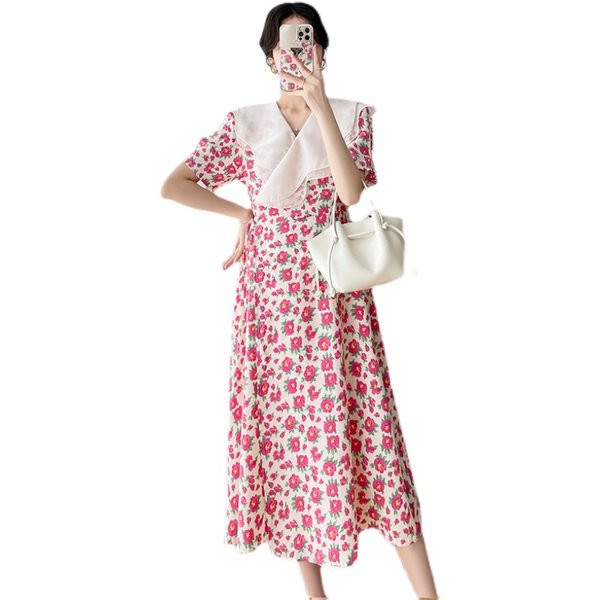 Ilga nėščiųjų suknelė su gėlių motyvais ir trumpomis rankovėmis