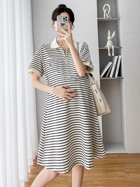 Izrezana prugasta haljina s vezicama u struku