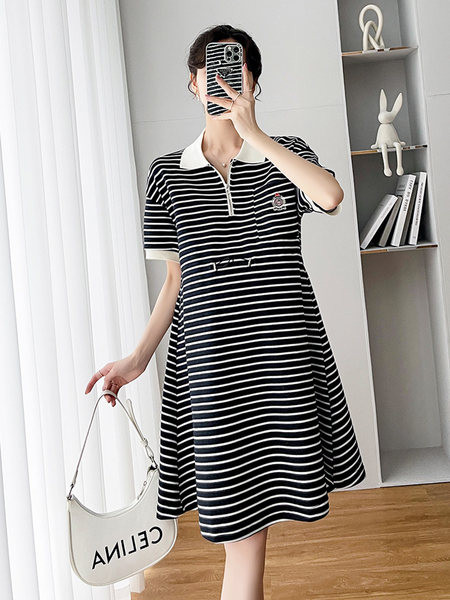 Izrezana prugasta haljina s vezicama u struku