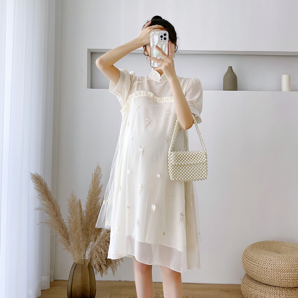 Модерна рокля с дантела и къс ръкав за бременни