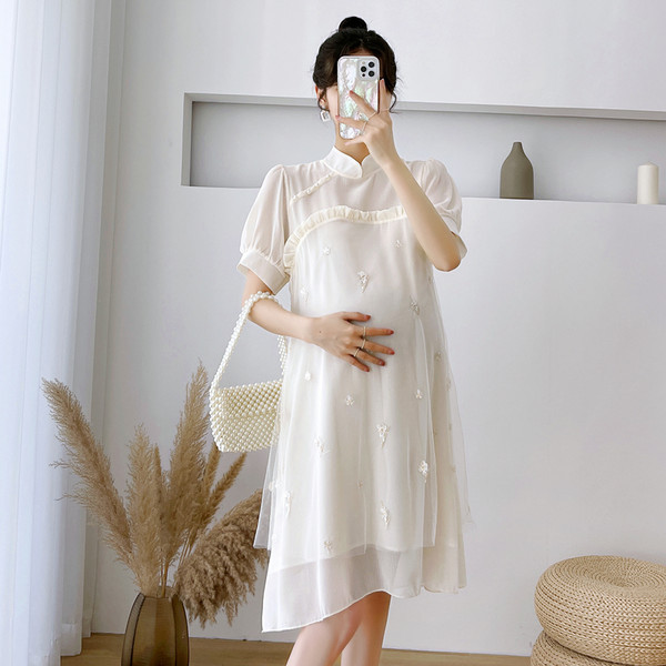 Модерна рокля с дантела и къс ръкав за бременни