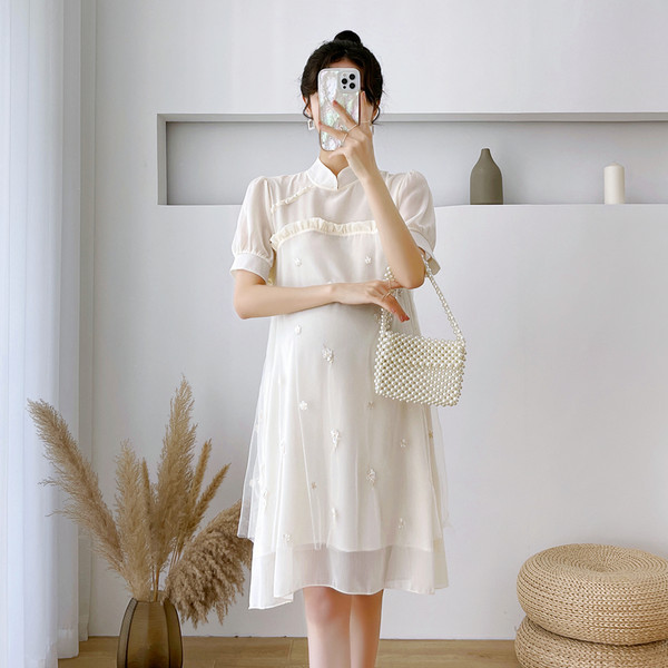 Модерна рокля с дантела и къс ръкав за бременни