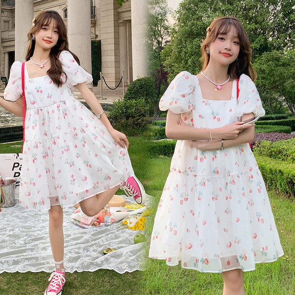 Vasaras kleita grūtniecēm ar kvadrātveida kakla izgriezumu