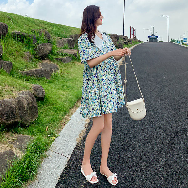 Sieviešu īsā kleita ar smailu kakla izgriezumu, piemērota grūtniecēm