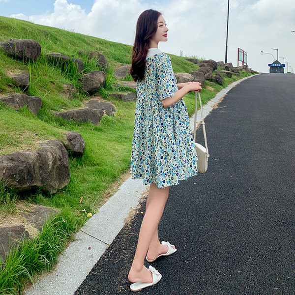 Sieviešu īsā kleita ar smailu kakla izgriezumu, piemērota grūtniecēm