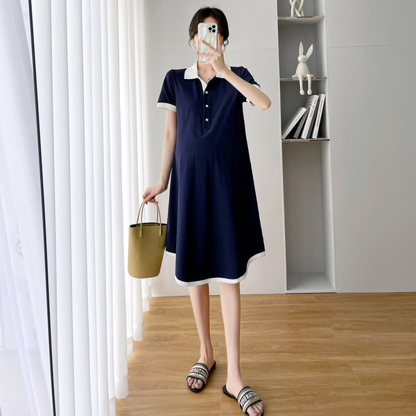 Разкроена лятна рокля с копчета и класическа яка