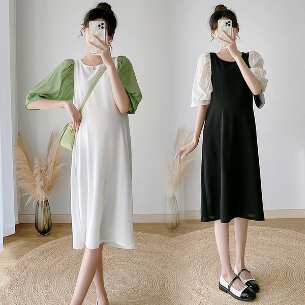 Izgriezt sieviešu kleitu ar tilla piedurknēm