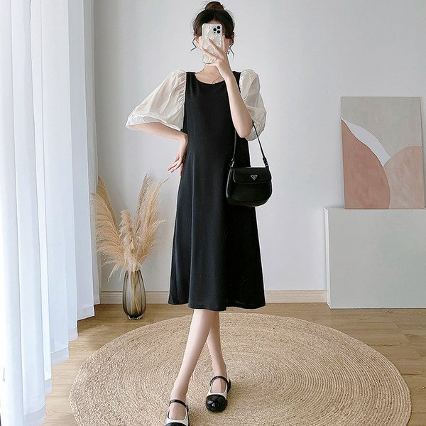 Izgriezt sieviešu kleitu ar tilla piedurknēm