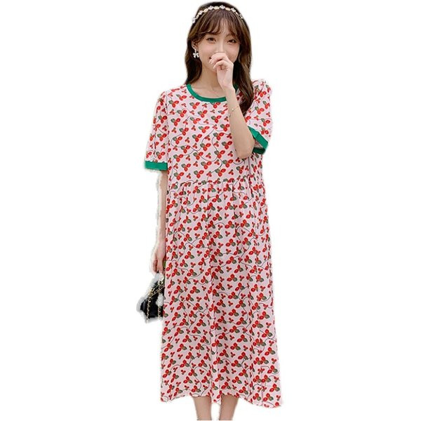 Krāsaina sieviešu grūtnieču kleita ar ovālu kakla izgriezumu