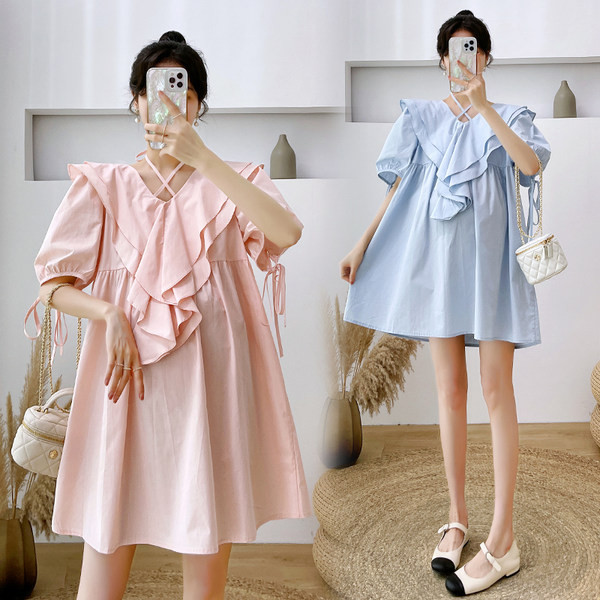 Bezmaksas raksta īsa, šņorējama grūtnieču kleita