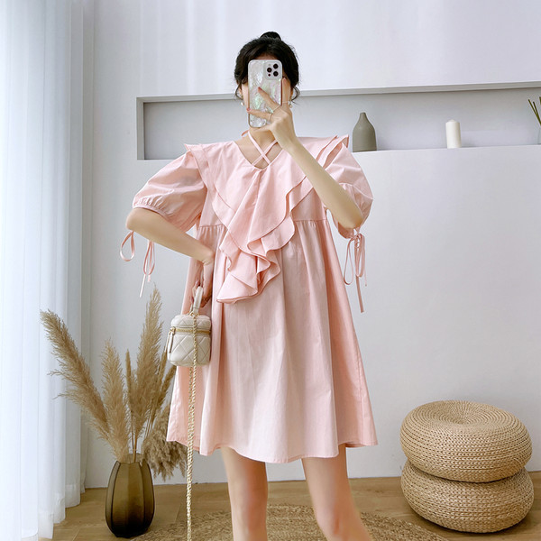 Bezmaksas raksta īsa, šņorējama grūtnieču kleita