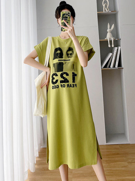 Plaša modeļa grūtnieču kleita ar vairāku krāsu apdruku