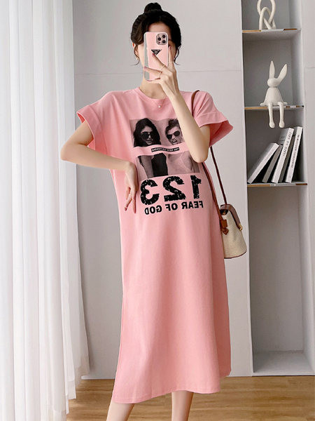 Plaša modeļa grūtnieču kleita ar vairāku krāsu apdruku