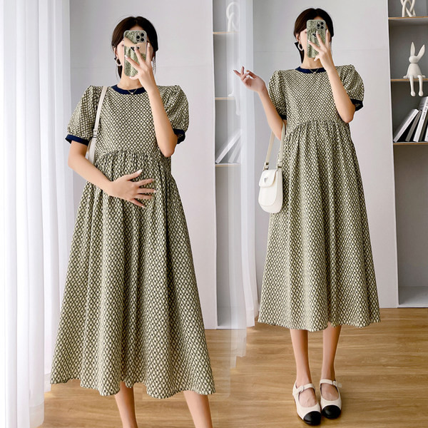 Ljetna haljina s ovalnim izrezom