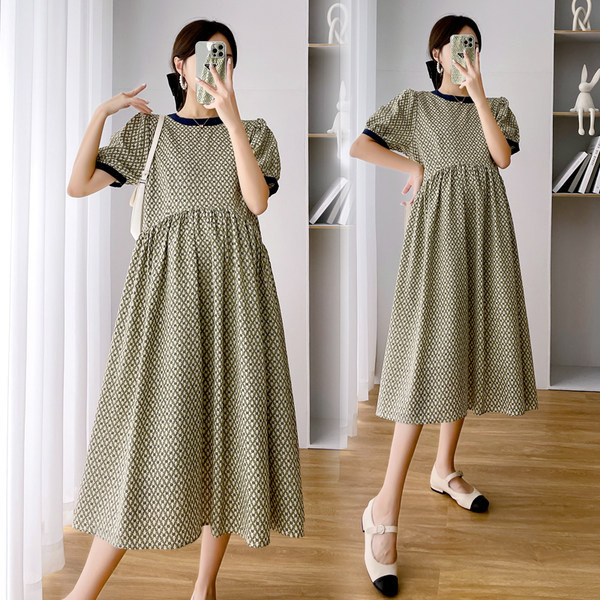 Ljetna haljina s ovalnim izrezom