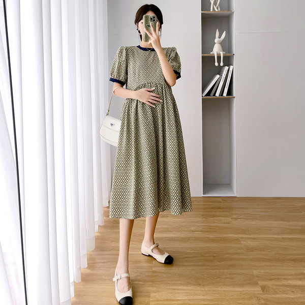 Ljetna haljina s ovalnim izrezom