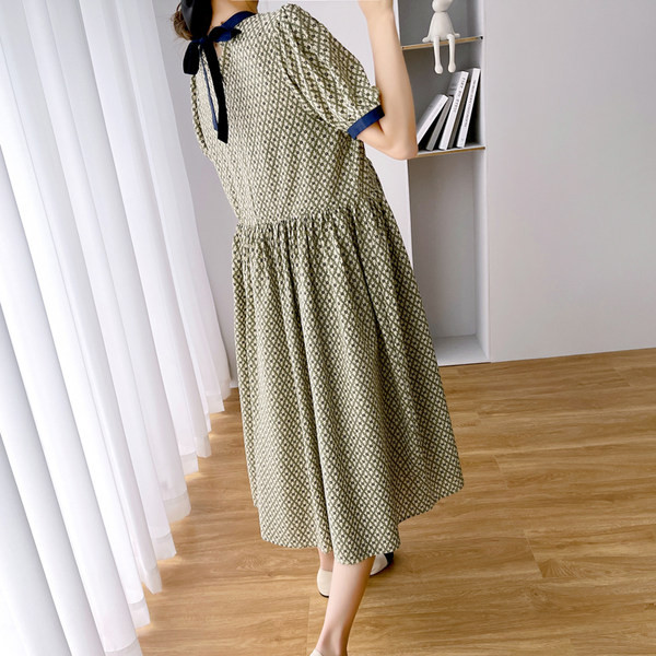 Ljetna haljina s ovalnim izrezom