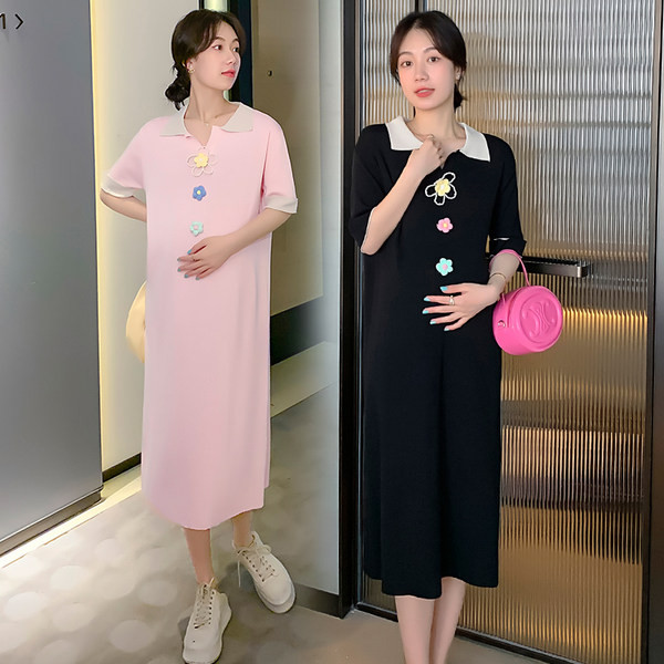 Sieviešu kleitas piegriezuma modelis ar apkakli un pogām