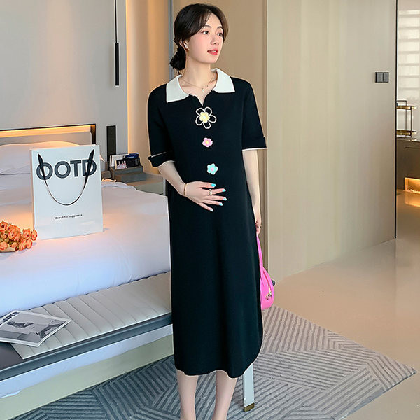 Sieviešu kleitas piegriezuma modelis ar apkakli un pogām