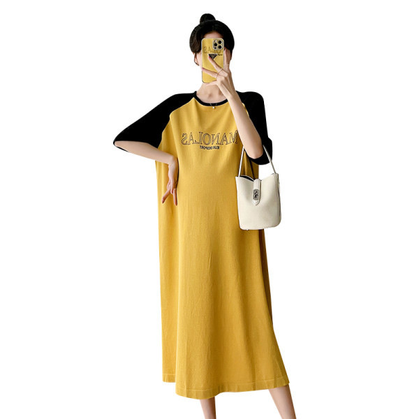 Ravni model pamučne haljine s natpisom