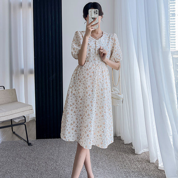 Ziedu, brīva grūtnieču kleita ar īsām piedurknēm