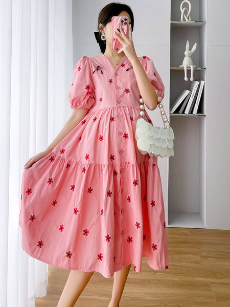 Sieviešu piegriezuma kleita ar krāsainiem izšuvumiem grūtniecēm