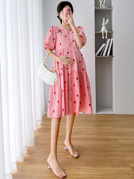 Sieviešu piegriezuma kleita ar krāsainiem izšuvumiem grūtniecēm