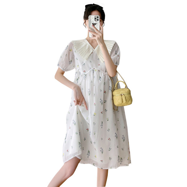 Grūtnieču piegriezuma šifona kleita ar ziedu rakstu