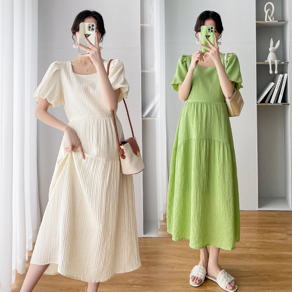 Kandilise kaelusega naiste suvekleit