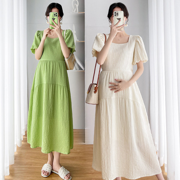 Kandilise kaelusega naiste suvekleit