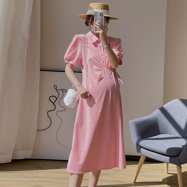 Vasaras kleita ar klasisku apkakli un pufām piedurknēm