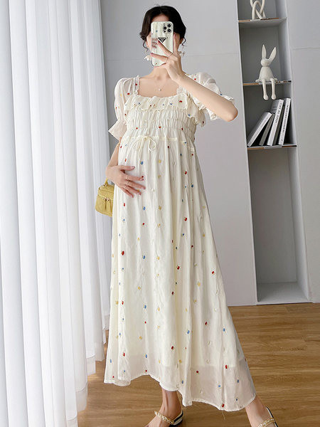 Лятна дамска рокля на точки за бременни