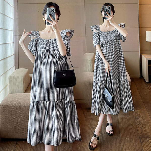 Grūtnieču kleita ar garu rūtu kvadrātveida kakla izgriezumā