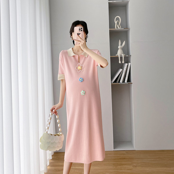 Novi model ženske haljine sa 3D cvjetnim elementom