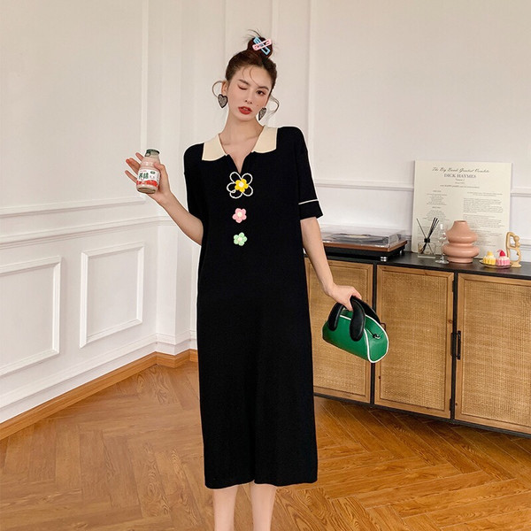 Novi model ženske haljine sa 3D cvjetnim elementom