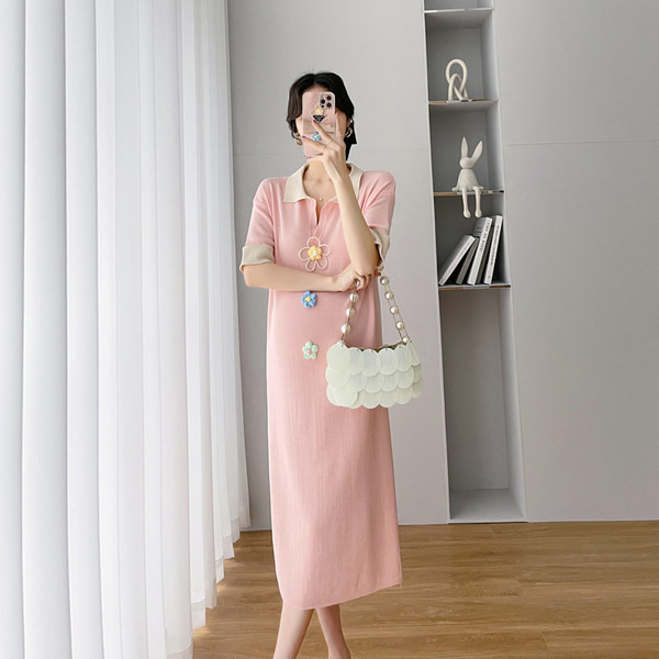 Novi model ženske haljine sa 3D cvjetnim elementom