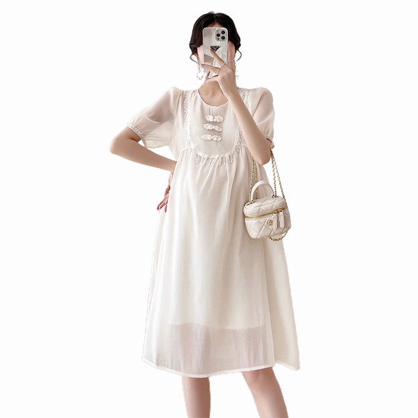 Свободна рокля с къс ръкав и бродерия за бременни