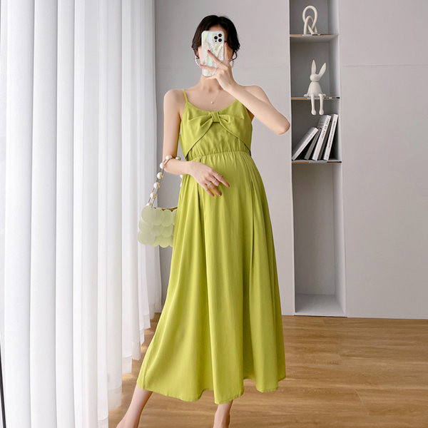 Jauna modeļa krāsaina sieviešu kleita ar plānām lencītēm grūtniecēm