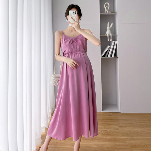 Jauna modeļa krāsaina sieviešu kleita ar plānām lencītēm grūtniecēm