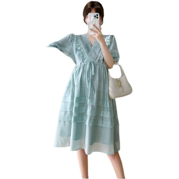 Ljetna trudnička haljina s dubokim dekolteom i vezicama u struku