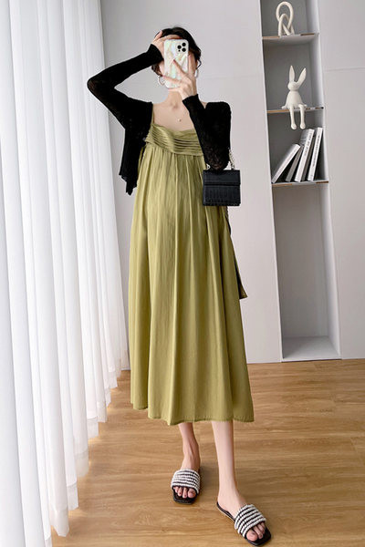 Modes sieviešu grūtnieču kleita ar šauru siksnu