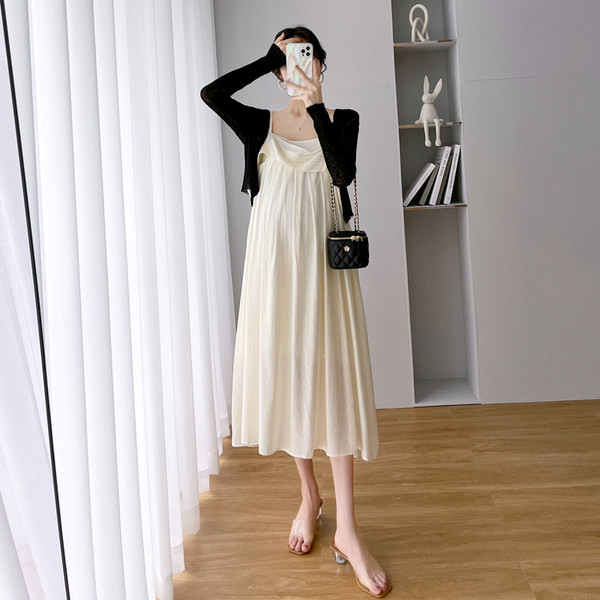 Modes sieviešu grūtnieču kleita ar šauru siksnu