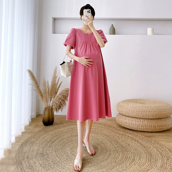 Brīva kokvilnas kleita ar uzpūstām piedurknēm