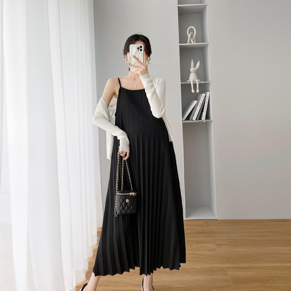 Rochie De Maternitate Plisată Decupată Cu Bretele Subțiri