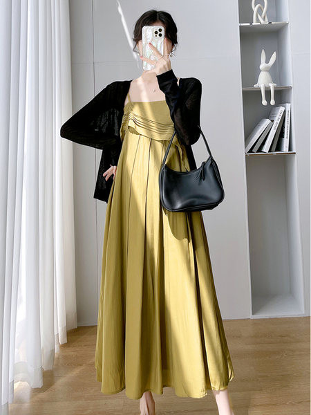 Stilīga grūtnieču kleita ar plānām lencītēm