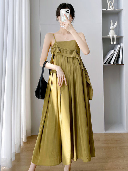 Stilīga grūtnieču kleita ar plānām lencītēm