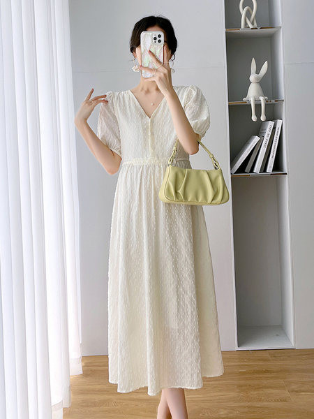 Grūtnieču šifona vasaras kleita ar sasienamu jostasvietu